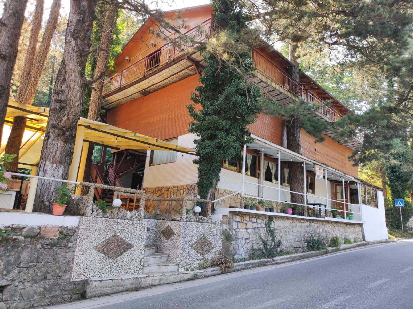 Hotel Toni Llogora Dukat Buitenkant foto