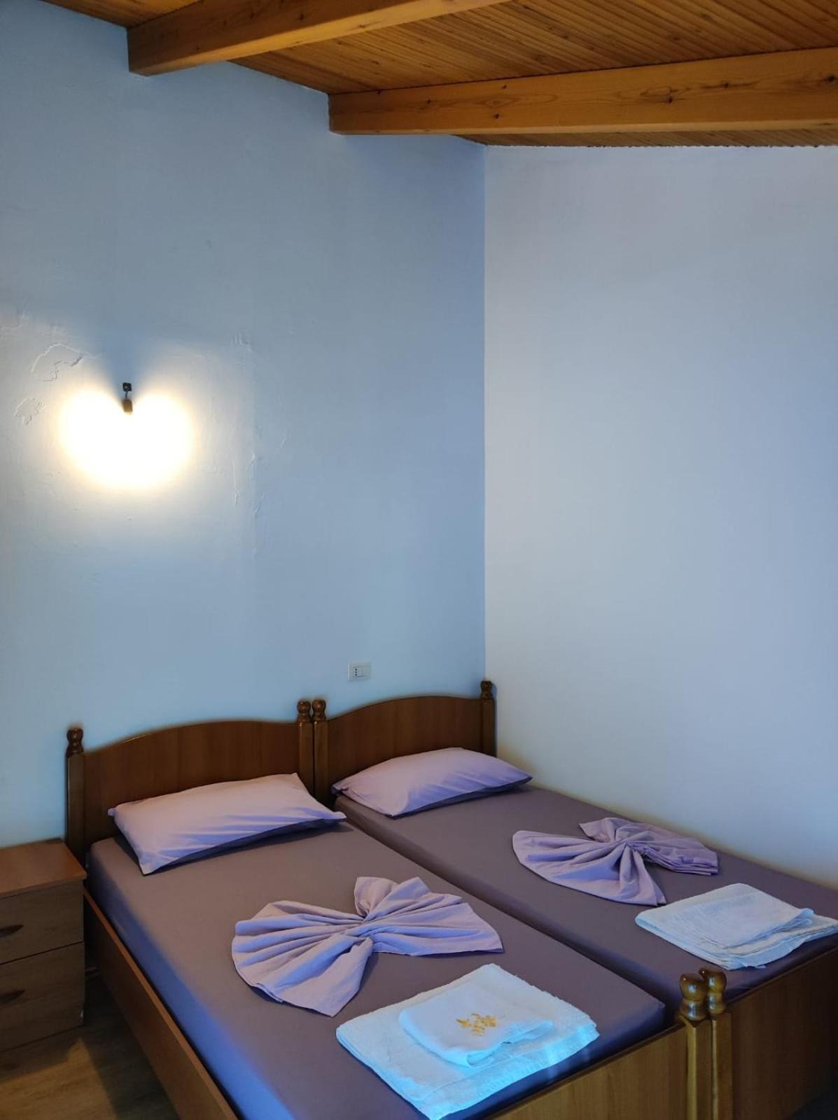 Hotel Toni Llogora Dukat Buitenkant foto