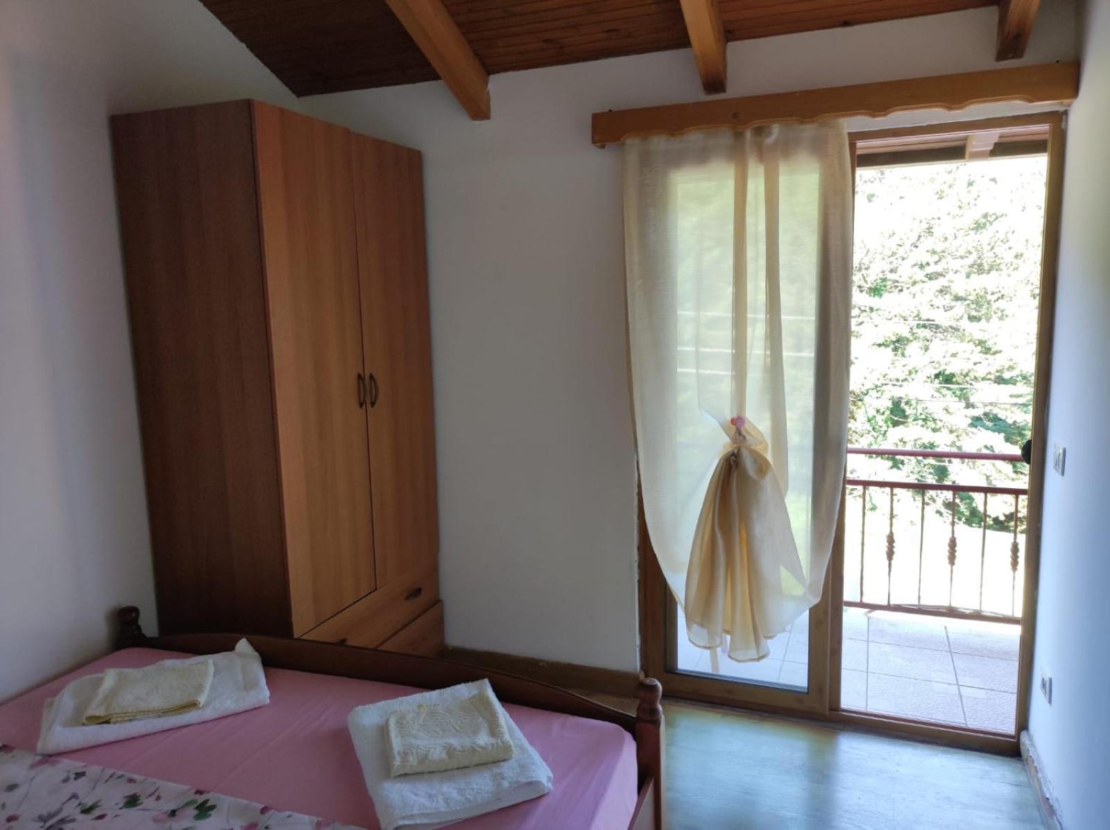 Hotel Toni Llogora Dukat Buitenkant foto